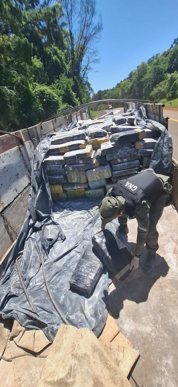 Controlan un camión de bandera brasileña cargado con más de nueve toneladas de marihuana 7 Controlan un camión de bandera brasileña cargado con más de nueve toneladas de marihuana imagen-6