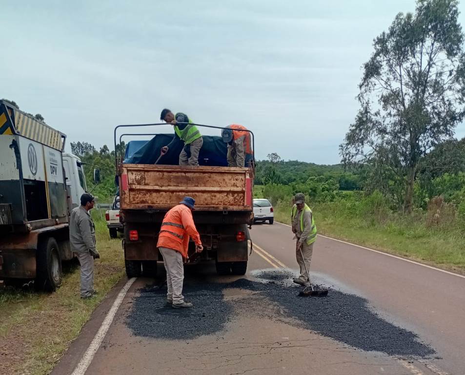Vialidad de Misiones ejecutó tareas de mantenimiento en las Rutas Provinciales 2 y 3 imagen-6