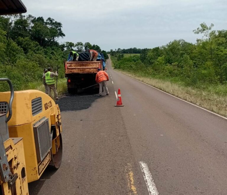 Vialidad de Misiones ejecutó tareas de mantenimiento en las Rutas Provinciales 2 y 3 imagen-29