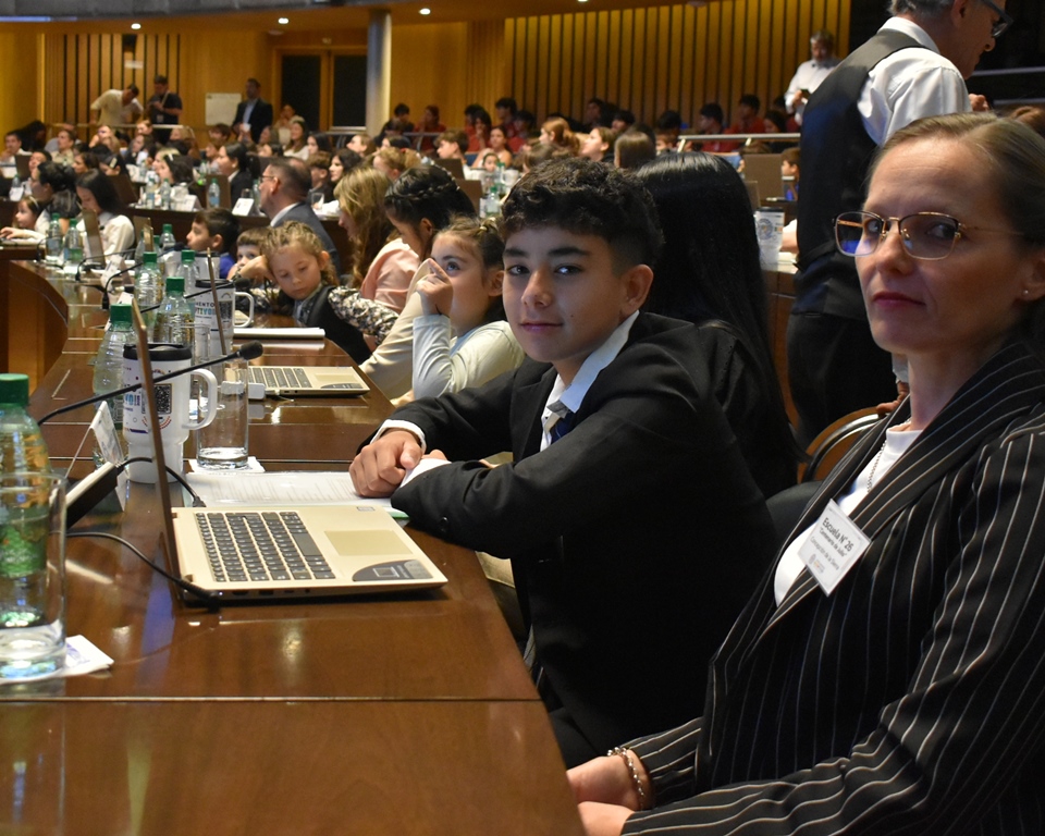 El primer Parlamento de Educación Disruptiva del país tuvo su sesión en la Legislatura 3 El primer Parlamento de Educación Disruptiva del país tuvo su sesión en la Legislatura imagen-2
