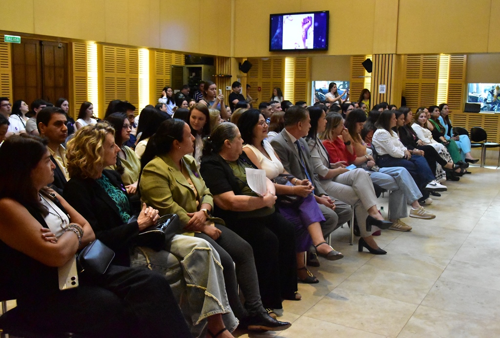 Legislatura: en Jornada de sensibilización y actualización advirtieron sobre el aumento de la violencia digital hacia mujeres con alta exposición pública 5 Legislatura: en Jornada de sensibilización y actualización advirtieron sobre el aumento de la violencia digital hacia mujeres con alta exposición pública imagen-4