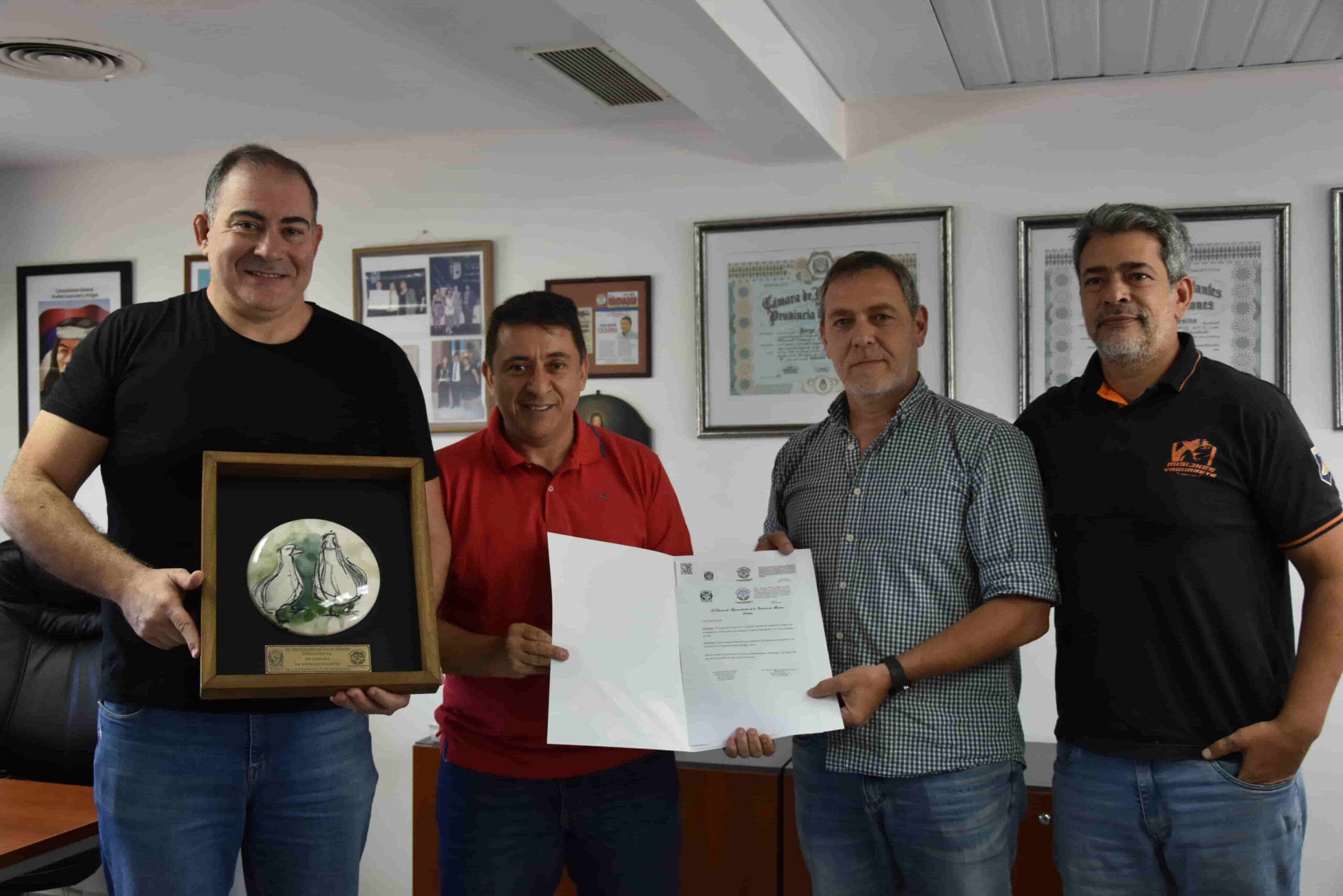 La Legislatura destacó la realización del 55° Campeonato Nacional de Rugby de Veteranos, resaltando el valor del deporte y la integración La Legislatura destacó la realización del 55° Campeonato Nacional de Rugby de Veteranos, resaltando el valor del deporte y la integración imagen-1