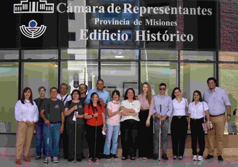 La Cámara de Representantes inauguró una muestra en homenaje al bicentenario del sistema Braille imagen-1