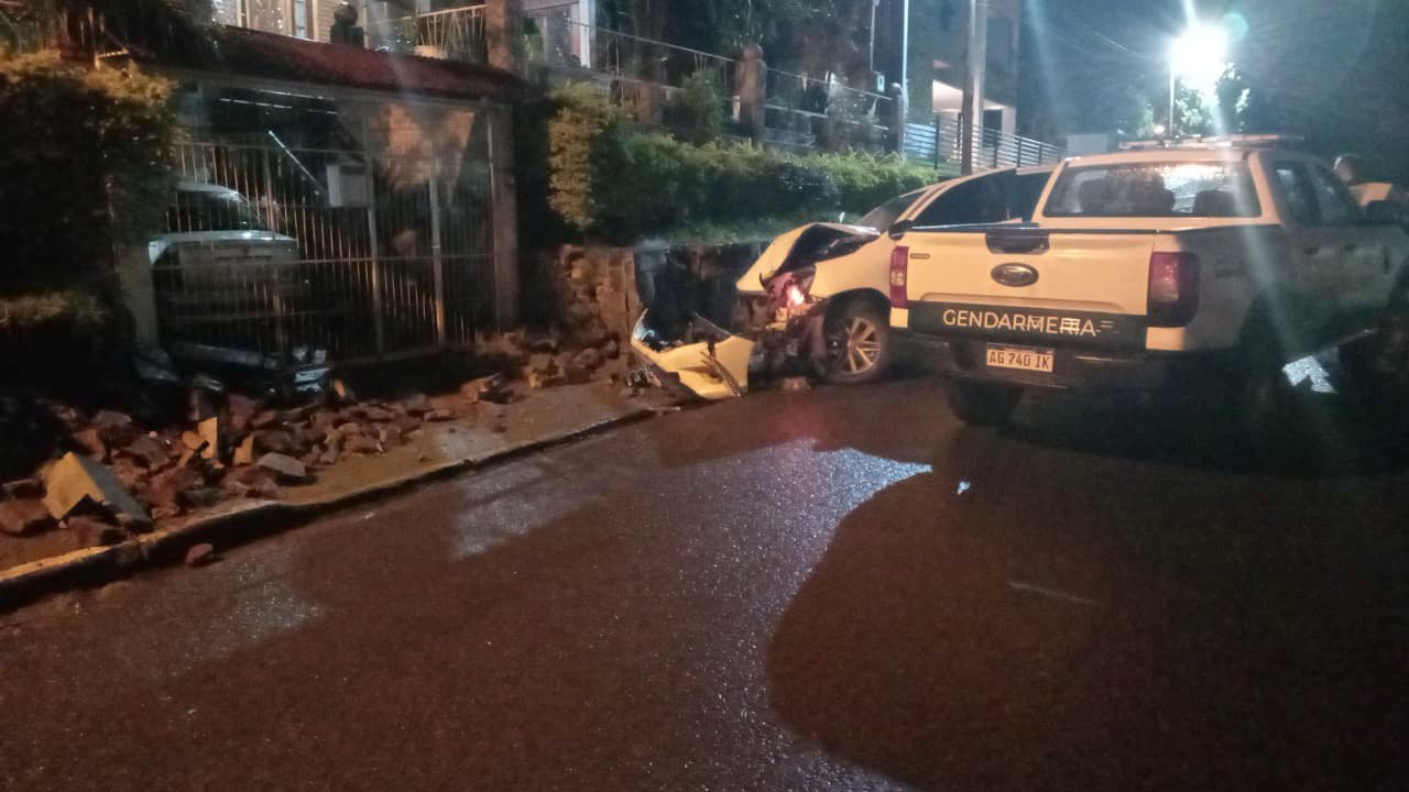 Tras un violento intento de fuga, Gendarmería secuestró más de 12 mil atados de cigarrillos de contrabando en Bernardo de Irigoyen 6 Tras un violento intento de fuga, Gendarmería secuestró más de 12 mil atados de cigarrillos de contrabando en Bernardo de Irigoyen imagen-5