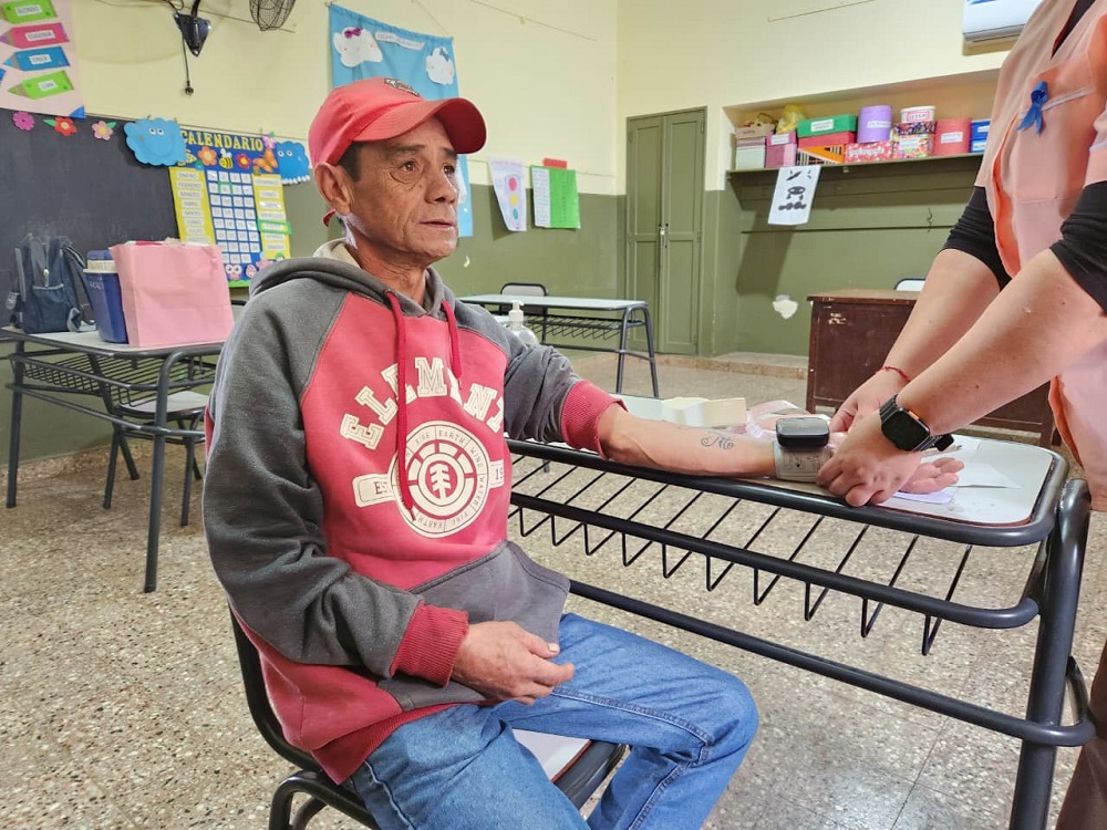El programa “Estamos con Vos” llegó a Cerro Azul con atención médica, asesoramiento y múltiples servicios para los vecinos 9 El programa “Estamos con Vos” llegó a Cerro Azul con atención médica, asesoramiento y múltiples servicios para los vecinos imagen-8