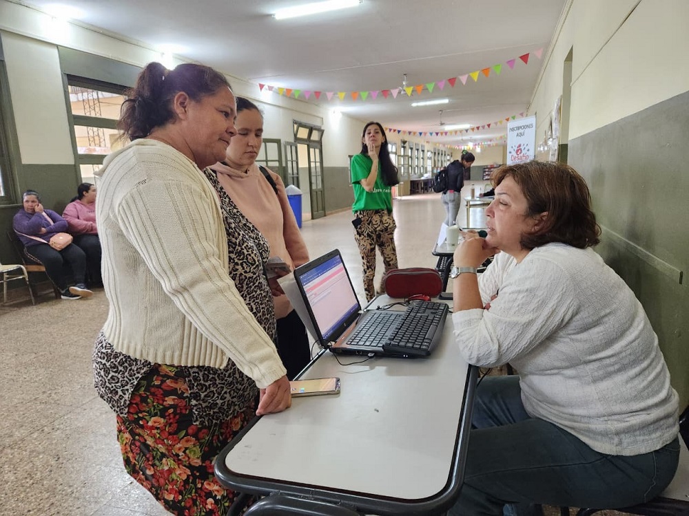 El programa “Estamos con Vos” llegó a Cerro Azul con atención médica, asesoramiento y múltiples servicios para los vecinos 3 El programa “Estamos con Vos” llegó a Cerro Azul con atención médica, asesoramiento y múltiples servicios para los vecinos imagen-2