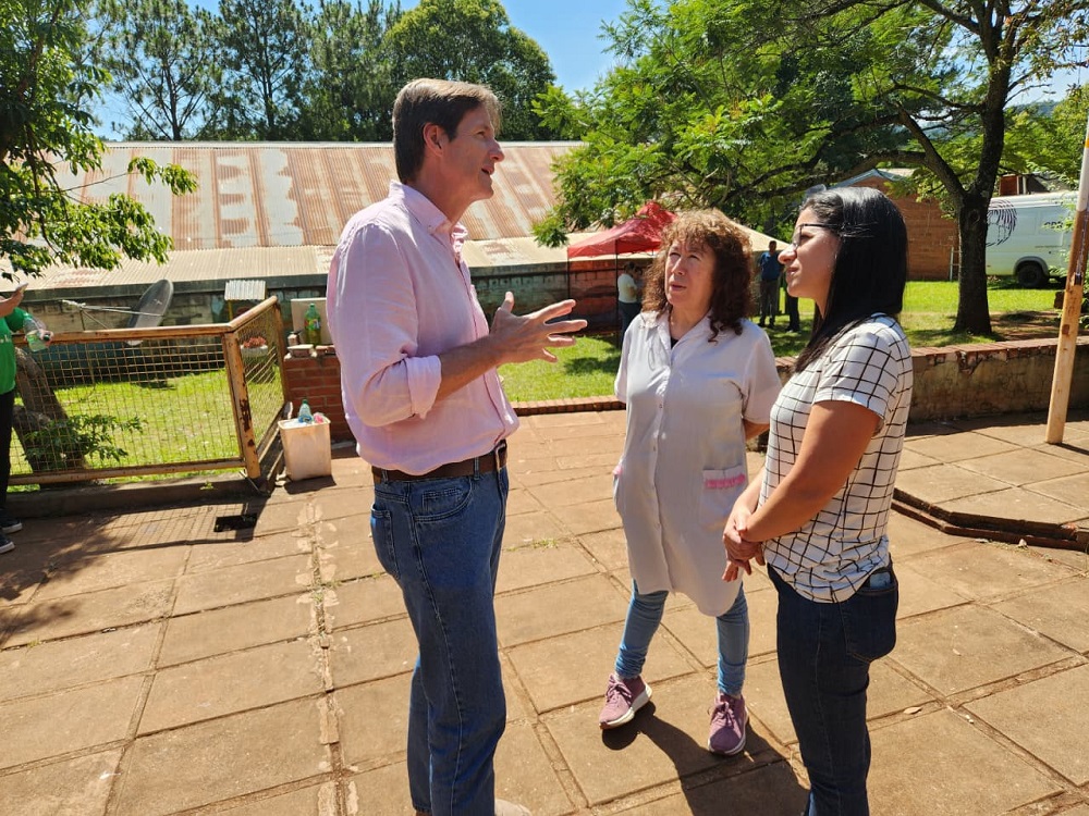 Con una gran convocatoria, Estamos con vos acercó servicios integrales en El Alcázar imagen-13