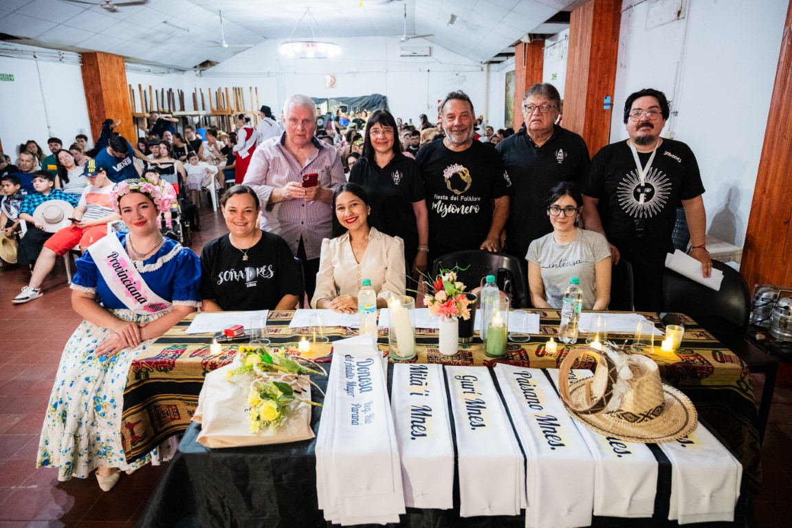 Posadas celebró la 3° Fiesta del Folklore Misionero con delegaciones de toda la provincia, danza, recitado y la elección de Provinciano y Provinciana 2025 7 Posadas celebró la 3° Fiesta del Folklore Misionero con delegaciones de toda la provincia, danza, recitado y la elección de Provinciano y Provinciana 2025 imagen-6