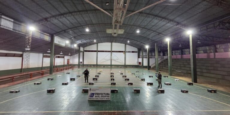 Prefectura secuestró más de una tonelada de marihuana valuada en más de $3.500 millones imagen-46