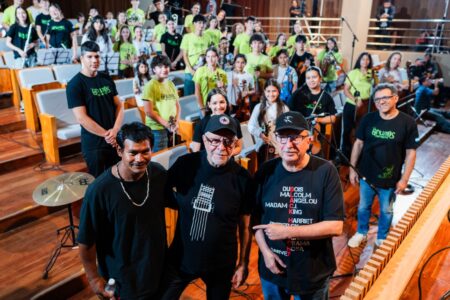 León Gieco grabó en Misiones una versión en guaraní de “Solo le pido a Dios” y recibirá el título Doctor Honoris Causa imagen-10