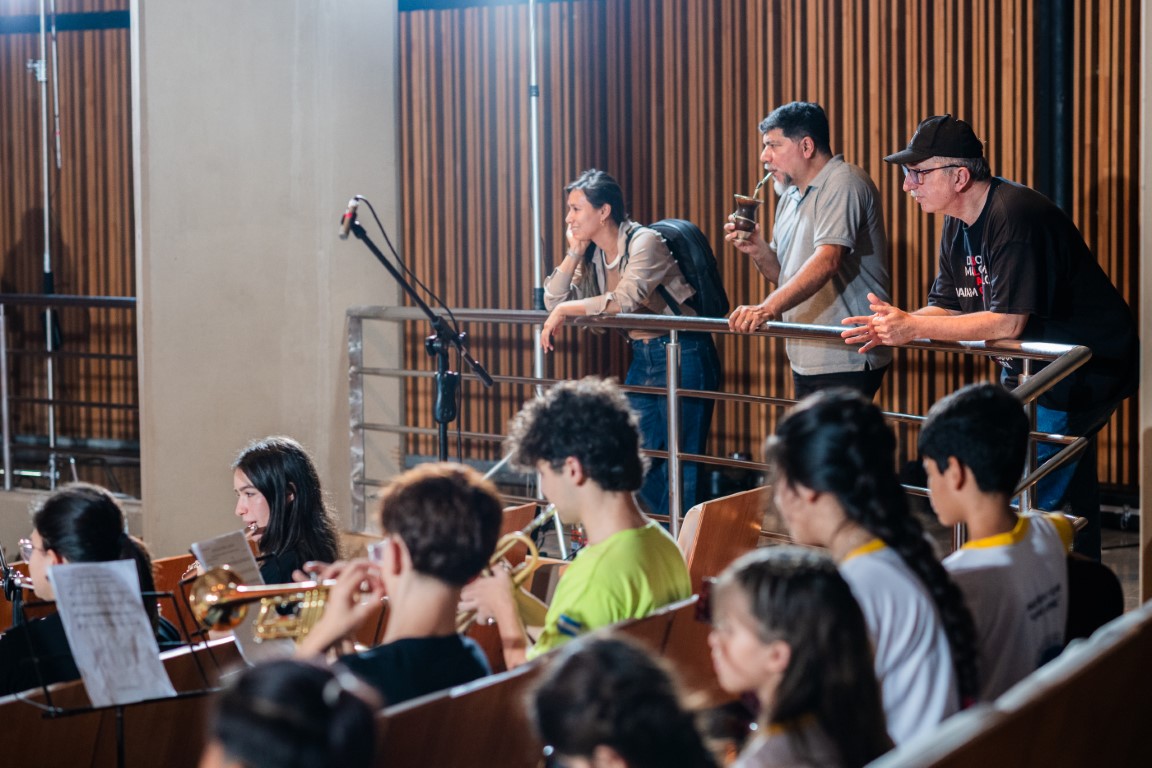 León Gieco grabó en Misiones una versión en guaraní de “Solo le pido a Dios” y recibirá el título Doctor Honoris Causa 7 León Gieco grabó en Misiones una versión en guaraní de “Solo le pido a Dios” y recibirá el título Doctor Honoris Causa imagen-6