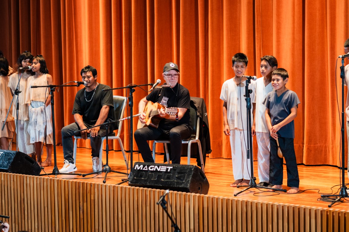 León Gieco grabó en Misiones una versión en guaraní de “Solo le pido a Dios” y recibirá el título Doctor Honoris Causa 9 León Gieco grabó en Misiones una versión en guaraní de “Solo le pido a Dios” y recibirá el título Doctor Honoris Causa imagen-8