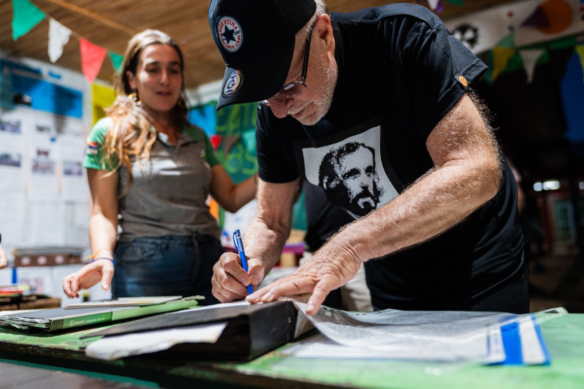 La sonrisa de la cultura: Dos Hermanas celebró una jornada inolvidable junto a León Gieco 9 La sonrisa de la cultura: Dos Hermanas celebró una jornada inolvidable junto a León Gieco imagen-8