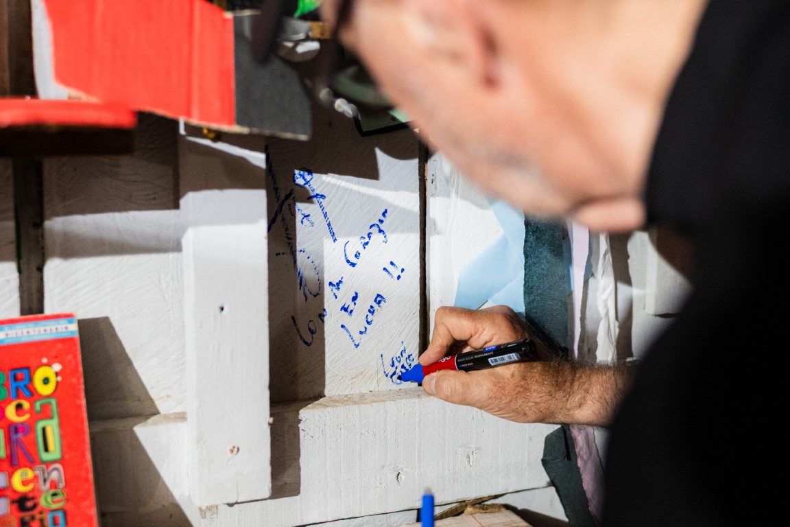 La sonrisa de la cultura: Dos Hermanas celebró una jornada inolvidable junto a León Gieco 7 La sonrisa de la cultura: Dos Hermanas celebró una jornada inolvidable junto a León Gieco imagen-6