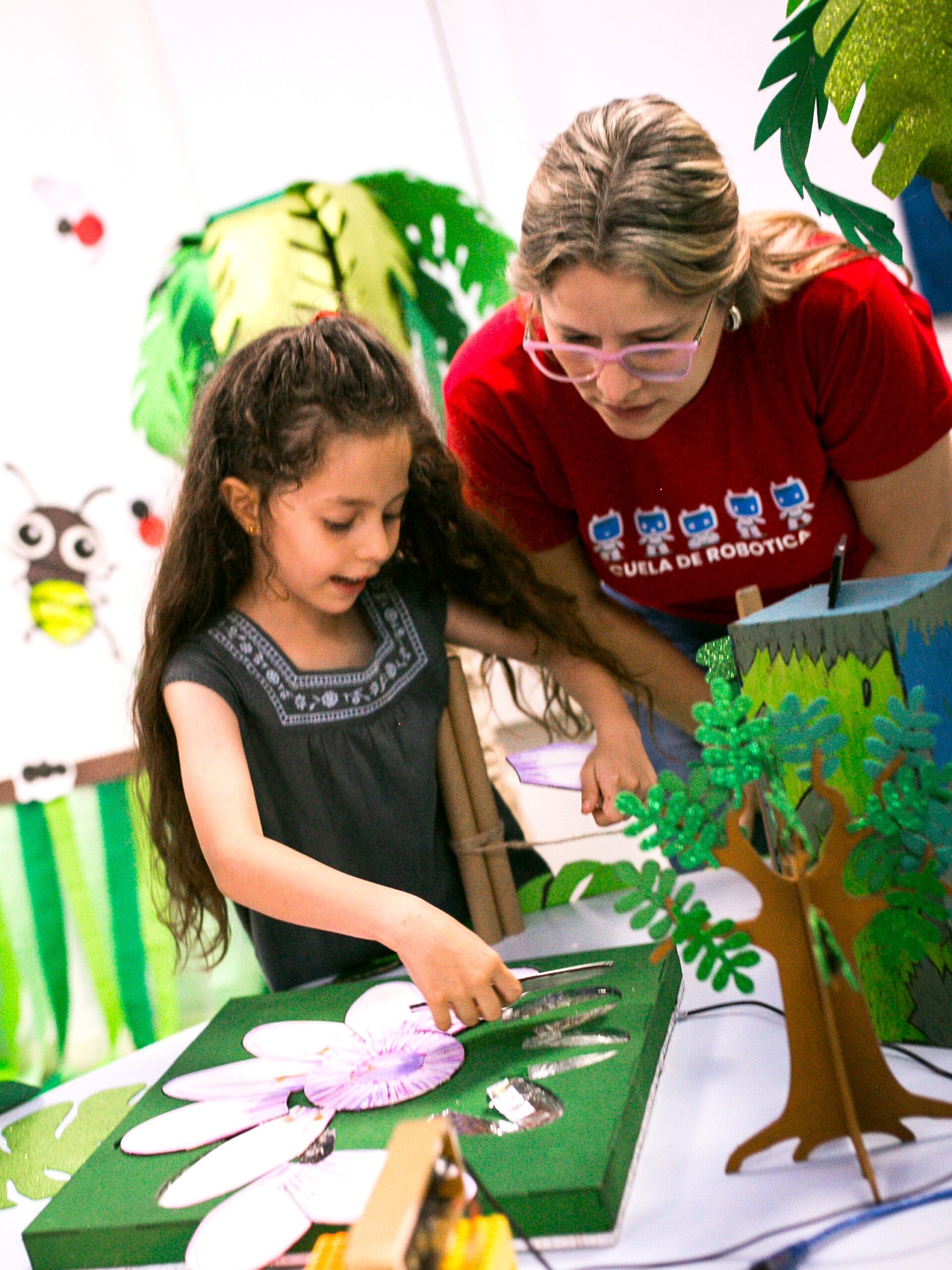 Tecnotravesía 2025: la Escuela de Robótica presentó una experiencia multisensorial que conectó ciencia, juego y creatividad 3 Tecnotravesía 2025: la Escuela de Robótica presentó una experiencia multisensorial que conectó ciencia, juego y creatividad imagen-2