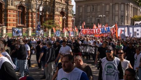 Docentes universitarios paran por 72 horas en reclamo de la aplicación de la Ley de Financiamiento imagen-9