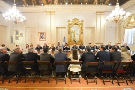 No asumió aún pero Santilli ya activa reuniones con gobernadores con la agenda de reformas de Javier Milei como eje imagen-4