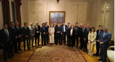 Desconcierto entre los gobernadores por las renuncias de sus principales interlocutores con Javier Milei imagen-1