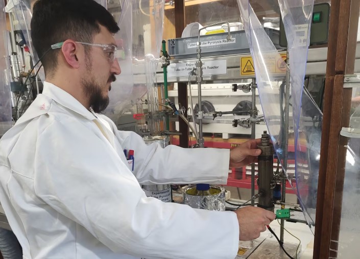 De basura a combustible: el invento de un investigador del Conicet que transforma la yerba usada en un recurso valioso imagen-7