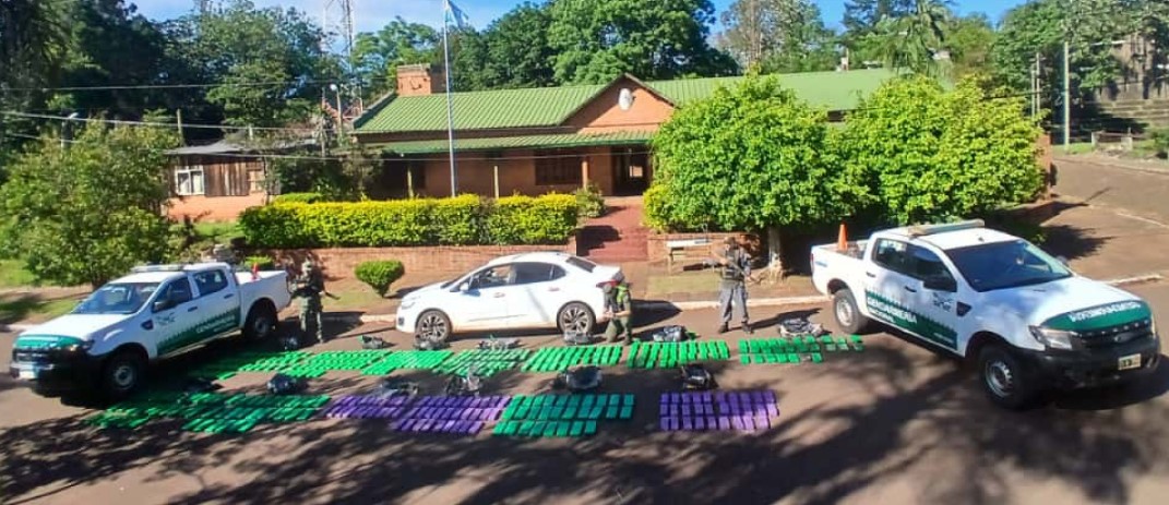 Tras un seguimiento controlado los gendarmes hallan 297 kilos de marihuana 5 Tras un seguimiento controlado los gendarmes hallan 297 kilos de marihuana imagen-4