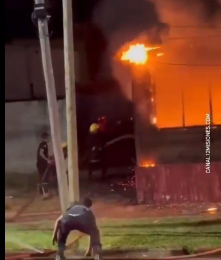 Sofocaron el incendio en un bar abandonado de Posadas 3 Sofocaron el incendio en un bar abandonado de Posadas imagen-2