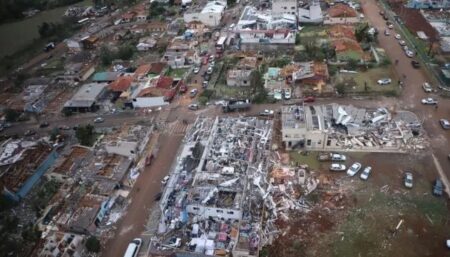 El devastador tornado en el sur de Brasil dejó seis muertos, más de 700 heridos y destrucción El devastador tornado en el sur de Brasil dejó seis muertos, más de 700 heridos y destrucción imagen-10