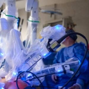 El Robot Da Vinci marca un nuevo hito quirúrgico en el Hospital Madariaga con una cirugía urológica única en el país 3 El Robot Da Vinci marca un nuevo hito quirúrgico en el Hospital Madariaga con una cirugía urológica única en el país imagen-2