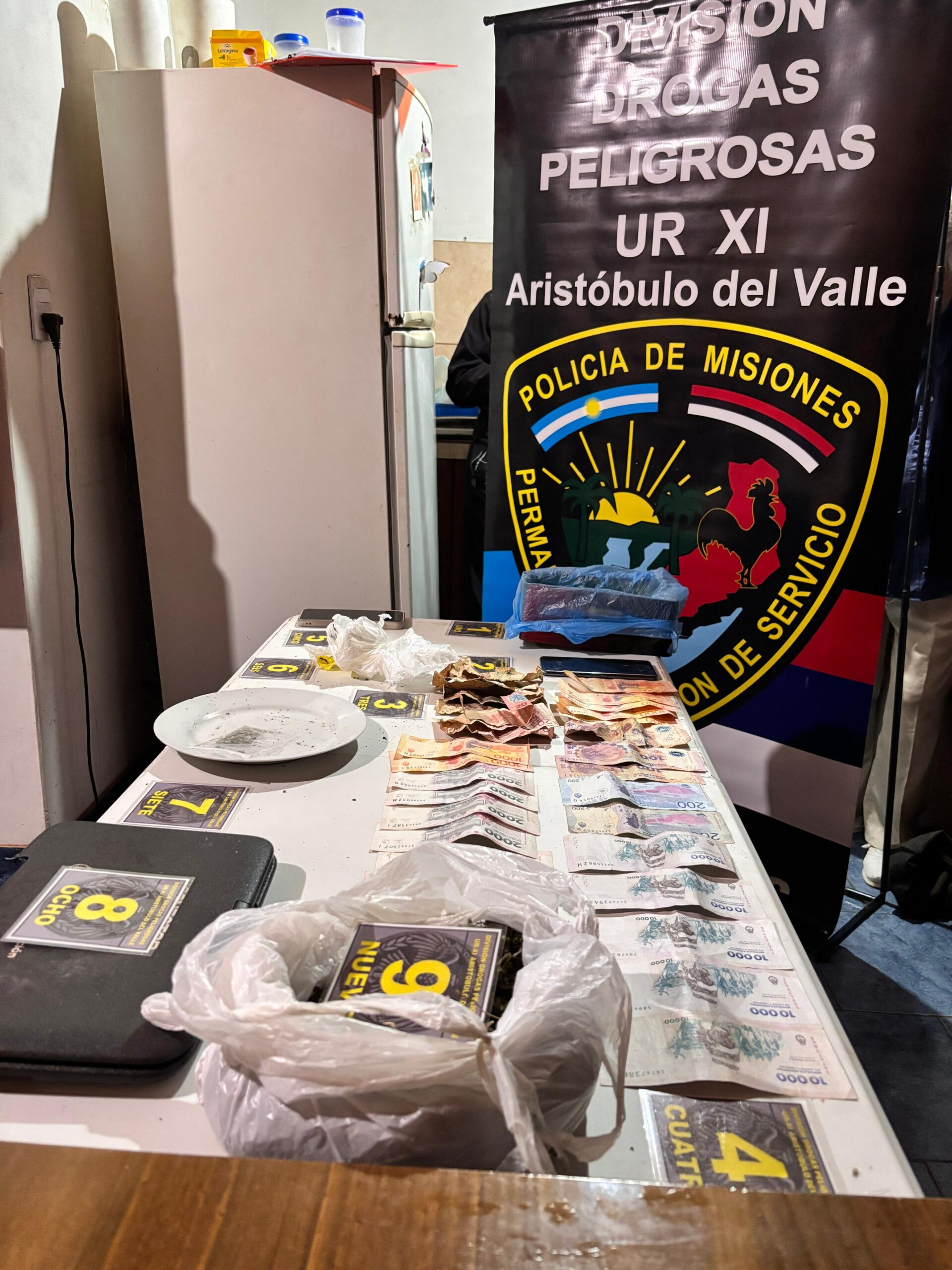 Otra boca de expendio de drogas desarticulada: investigación policial permitió arrestar al dealer en Aristóbulo del Valle 3 Otra boca de expendio de drogas desarticulada: investigación policial permitió arrestar al dealer en Aristóbulo del Valle imagen-2