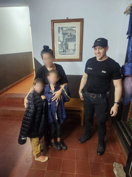 Tras varias horas de intensa búsqueda, la Policía halló a las dos menores que eran buscadas en Posadas Tras varias horas de intensa búsqueda, la Policía halló a las dos menores que eran buscadas en Posadas imagen-10