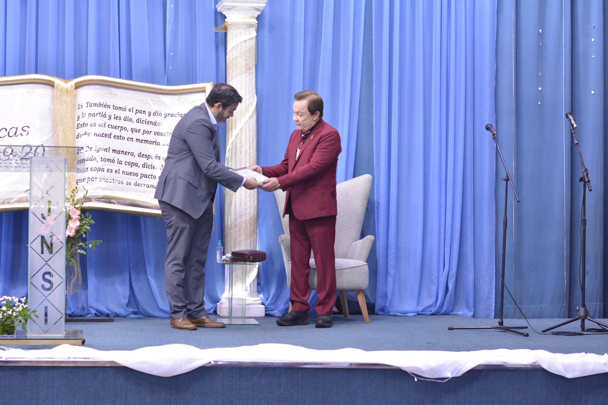 El Concejo Deliberante reconoció al apóstol Héctor Gross como Ciudadano Ilustre tras 50 años de labor pastoral y comunitaria en Posadas 3 El Concejo Deliberante reconoció al apóstol Héctor Gross como Ciudadano Ilustre tras 50 años de labor pastoral y comunitaria en Posadas imagen-2
