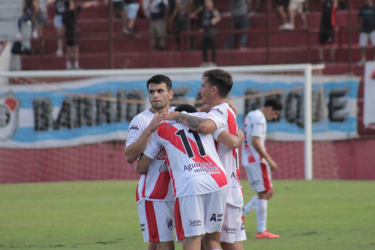 Fútbol: Guaraní se recuperó con una goleada 7 Fútbol: Guaraní se recuperó con una goleada imagen-6