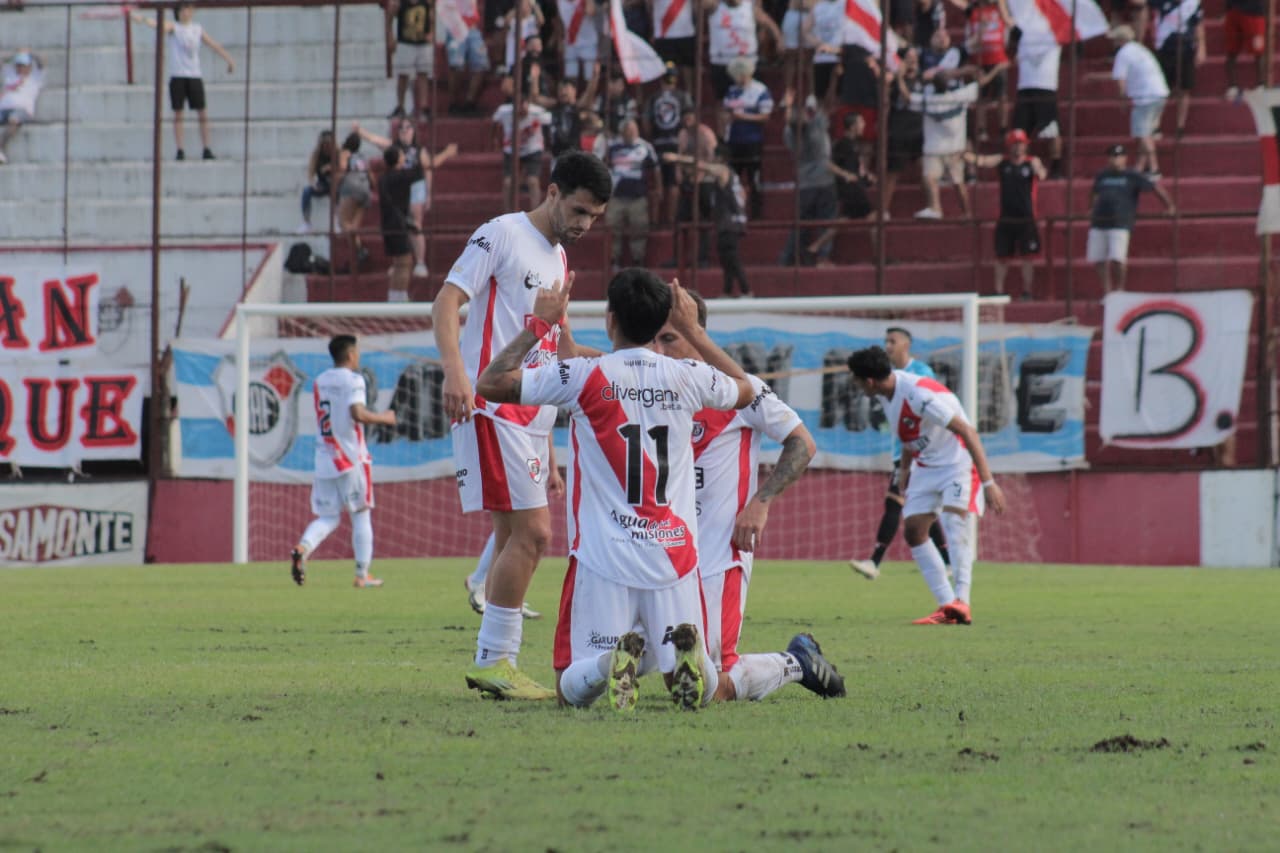 Fútbol: Guaraní se recuperó con una goleada 3 Fútbol: Guaraní se recuperó con una goleada imagen-2