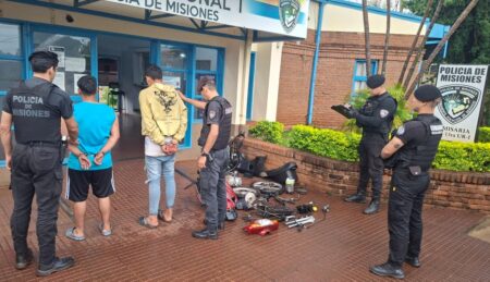 En pocas horas recuperaron una motocicleta robada y detuvieron a dos ladrones en Posadas En pocas horas recuperaron una motocicleta robada y detuvieron a dos ladrones en Posadas imagen-9