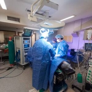 El Robot Da Vinci marca un nuevo hito quirúrgico en el Hospital Madariaga con una cirugía urológica única en el país 5 El Robot Da Vinci marca un nuevo hito quirúrgico en el Hospital Madariaga con una cirugía urológica única en el país imagen-4
