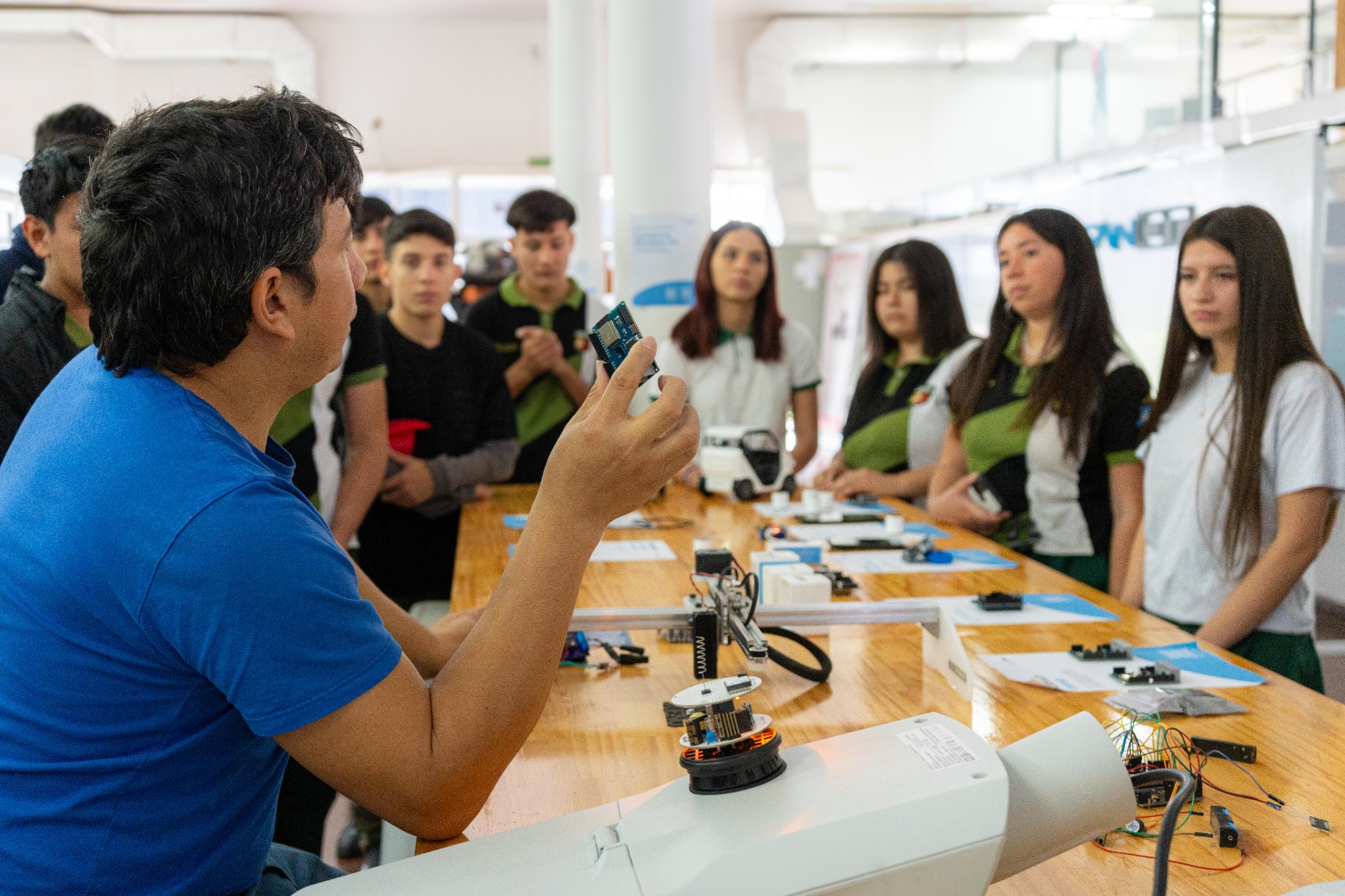 El “Neo Tour del Conocimiento” vincula educación, tecnología e innovación imagen-22