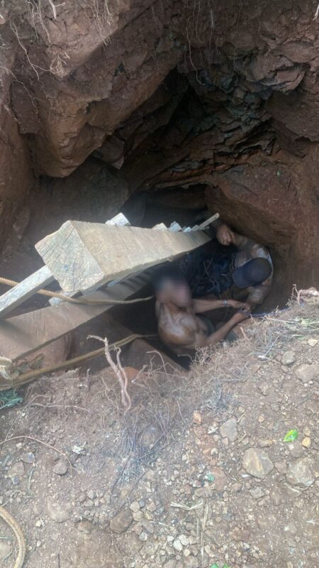 Tras dos horas de trabajo rescataron al hombre que había quedado atrapado en un pozo de agua en El Soberbio Tras dos horas de trabajo rescataron al hombre que había quedado atrapado en un pozo de agua en El Soberbio imagen-5