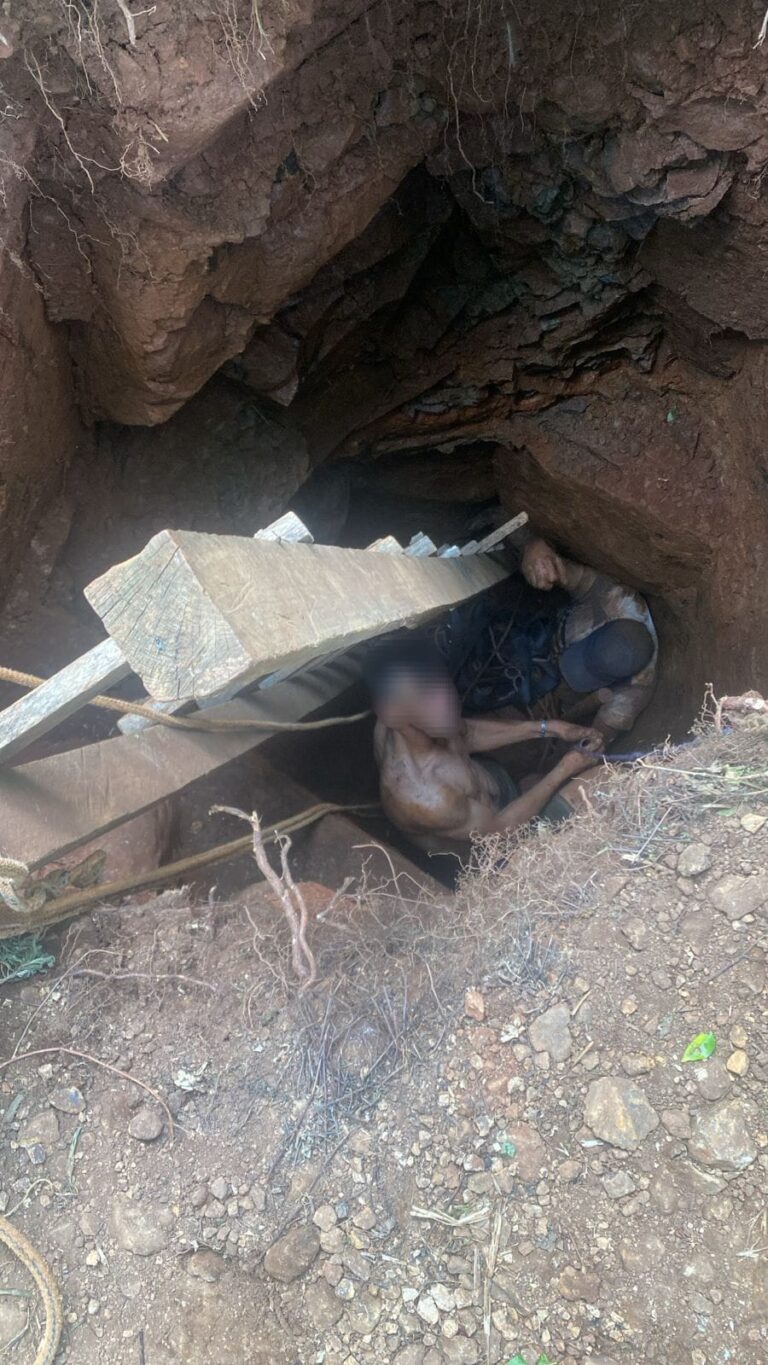 Tras dos horas de trabajo rescataron al hombre que había quedado atrapado en un pozo de agua en El Soberbio imagen-49