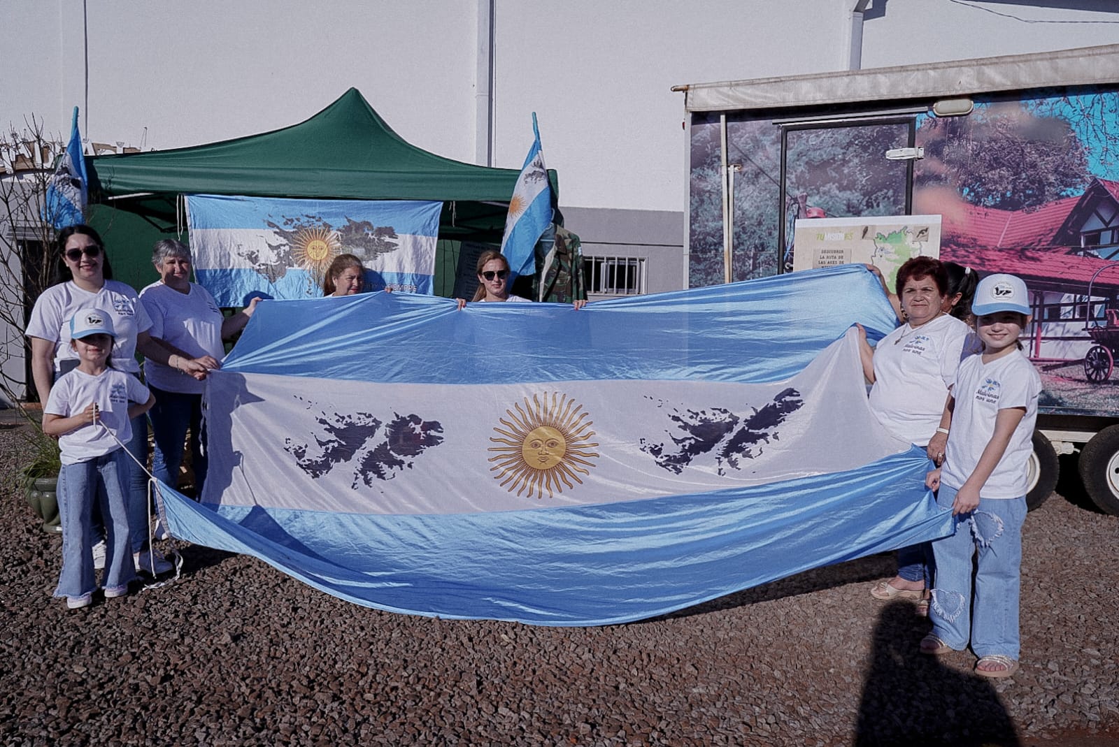 Passalacqua inauguró en San Vicente la 40ta Fiesta Nacional de la Madera, que "dignifica a todo un sector productivo de la provincia" 8 Passalacqua inauguró en San Vicente la 40ta Fiesta Nacional de la Madera, que "dignifica a todo un sector productivo de la provincia" imagen-7