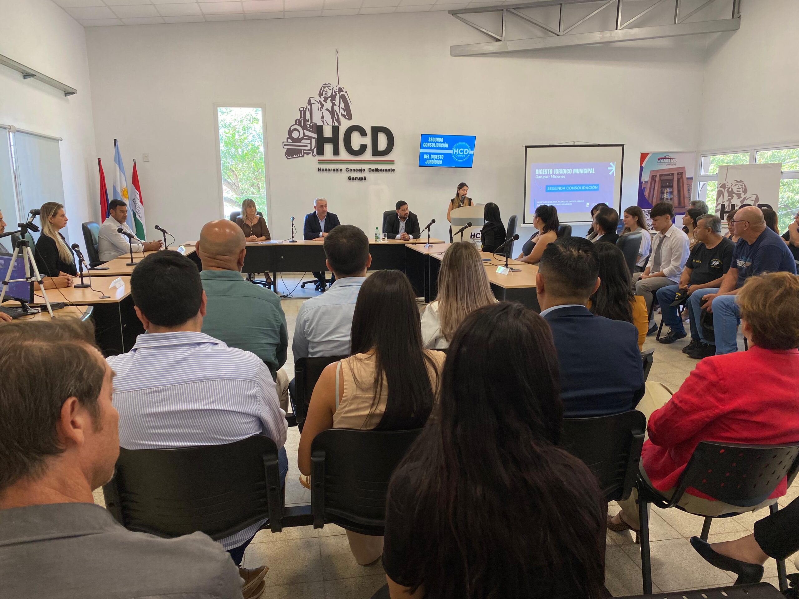 Garupá fortalece su liderazgo institucional con la segunda entrega de la consolidación del Digesto Jurídico Municipal 3 Garupá fortalece su liderazgo institucional con la segunda entrega de la consolidación del Digesto Jurídico Municipal imagen-2