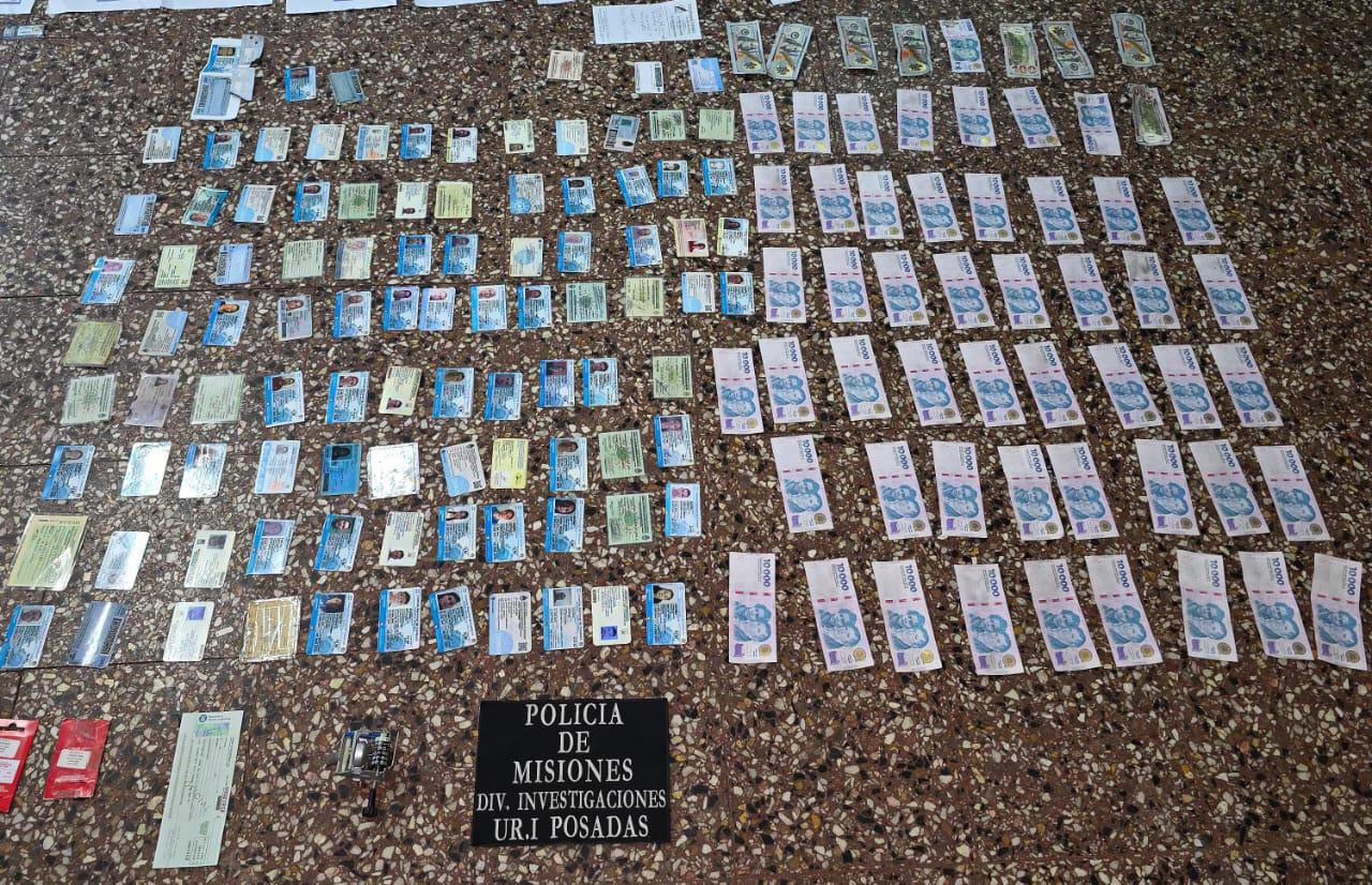 Desmantelaron una red de falsificación y estafas que operaba desde la Chacra 113 de Posadas 3 Desmantelaron una red de falsificación y estafas que operaba desde la Chacra 113 de Posadas imagen-2