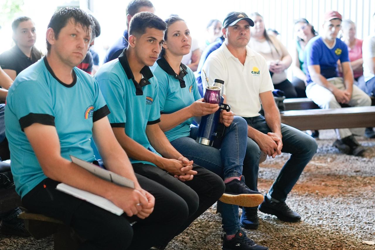Romero Spinelli promueve la capacitación de los productores para mejorar la competitividad de la Cuenca Lechera del Alto Uruguay 5 Romero Spinelli promueve la capacitación de los productores para mejorar la competitividad de la Cuenca Lechera del Alto Uruguay imagen-4