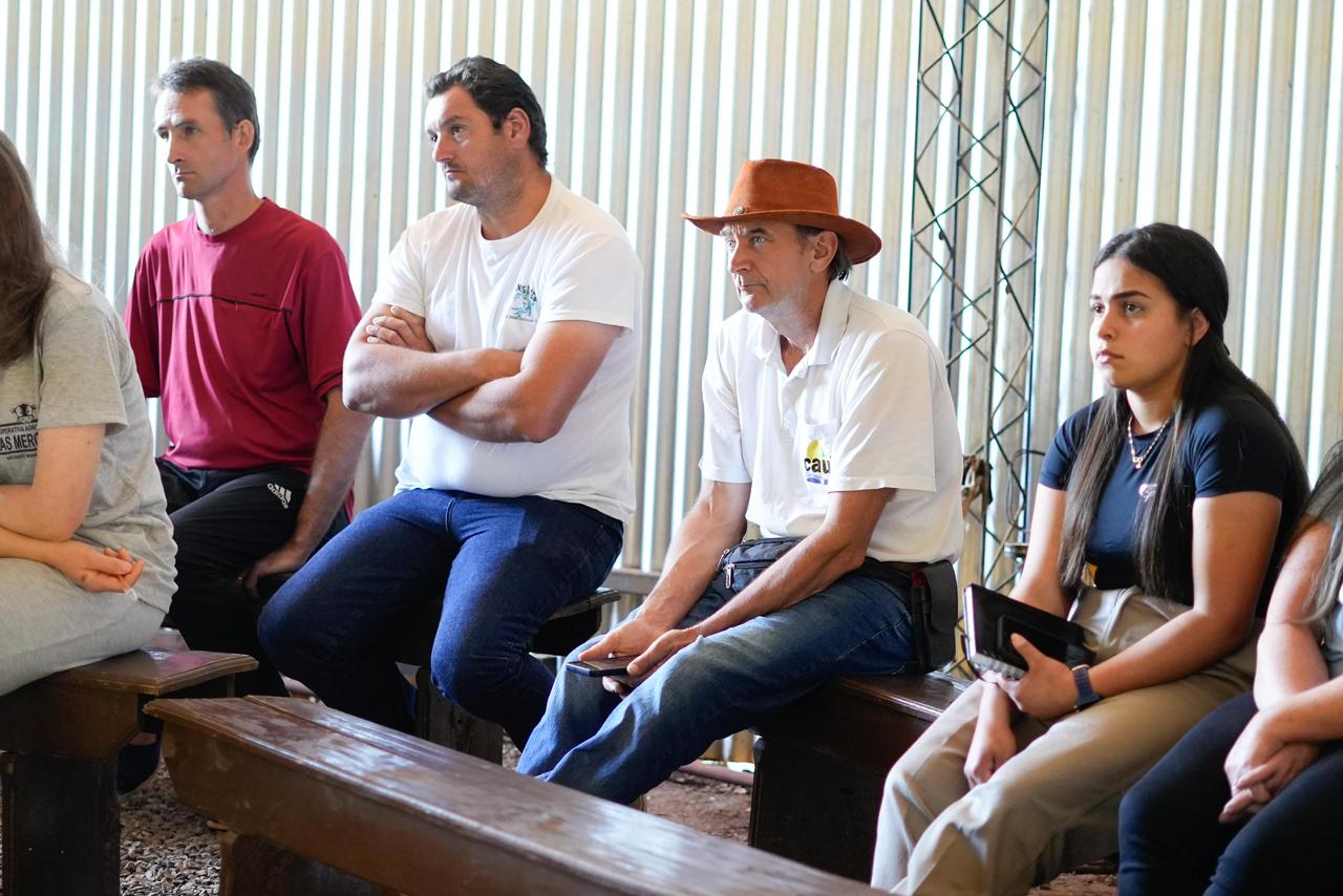 Romero Spinelli promueve la capacitación de los productores para mejorar la competitividad de la Cuenca Lechera del Alto Uruguay 11 Romero Spinelli promueve la capacitación de los productores para mejorar la competitividad de la Cuenca Lechera del Alto Uruguay imagen-10
