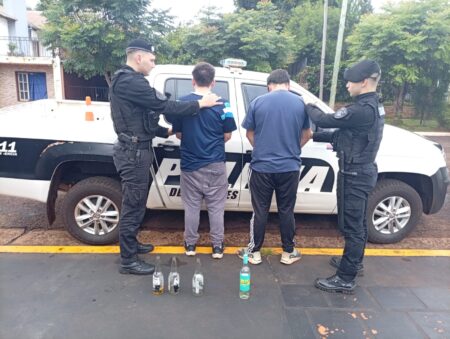 Conductor y acompañante ebrios realizaron exhibiciones obscenas y fueron arrestados en Apóstoles imagen-4