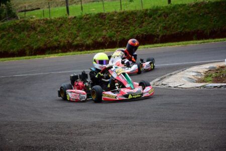 Karting: comenzó la definición de la temporada en Oberá Karting: comenzó la definición de la temporada en Oberá imagen-2