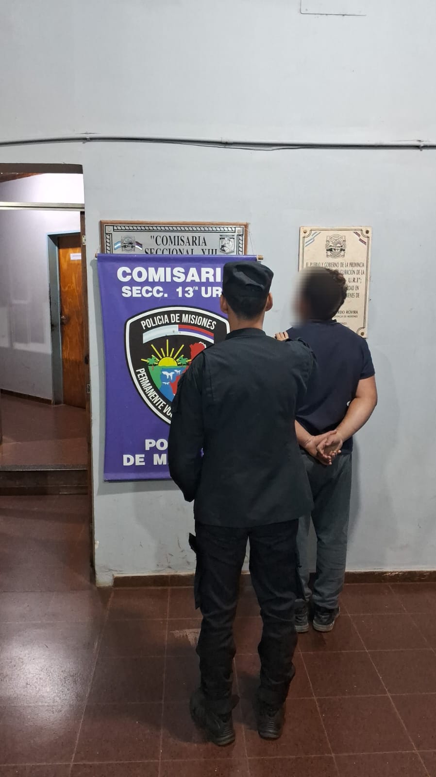 Conductor alcoholizado derribó dos postes de alumbrado público tras despistar en Posadas 3 Conductor alcoholizado derribó dos postes de alumbrado público tras despistar en Posadas imagen-2