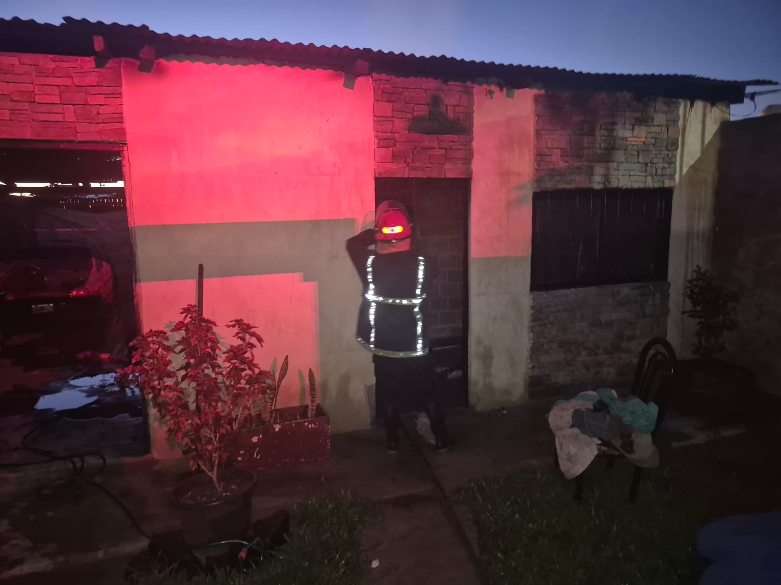 Incendio de vivienda en el barrio Gottschalk de Garupá dejó un hombre con lesiones leves imagen-2