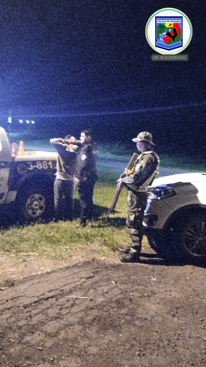 Arrestaron a un paraguayo que robó una camioneta en Pozo Azul: chocó durante la huida y fue detenido tras una persecución imagen-2