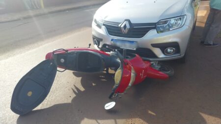 Una mujer resultó herida tras un choque entre una moto y un auto en Posadas imagen-6