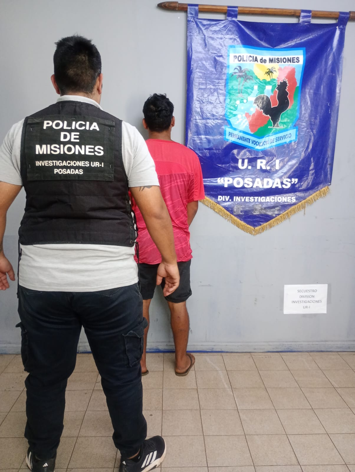 Capturaron a “Cachi”, el rompevidrios de Tacuarí: la Policía esclareció dos robos a comercios en Posadas 3 Capturaron a “Cachi”, el rompevidrios de Tacuarí: la Policía esclareció dos robos a comercios en Posadas imagen-2