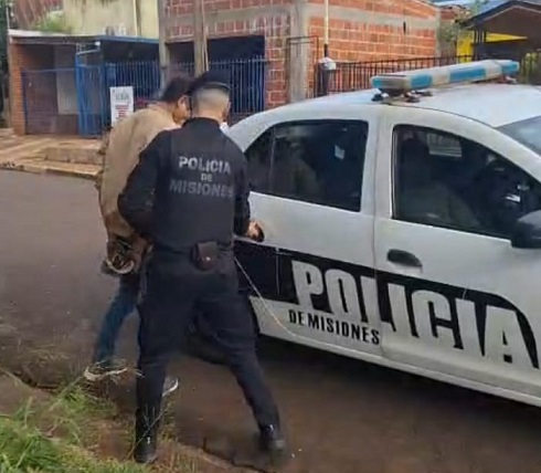 Tres detenidos y varios secuestros tras operativos simultáneos de la Agrupación Motorizada en Posadas 3 Tres detenidos y varios secuestros tras operativos simultáneos de la Agrupación Motorizada en Posadas imagen-2